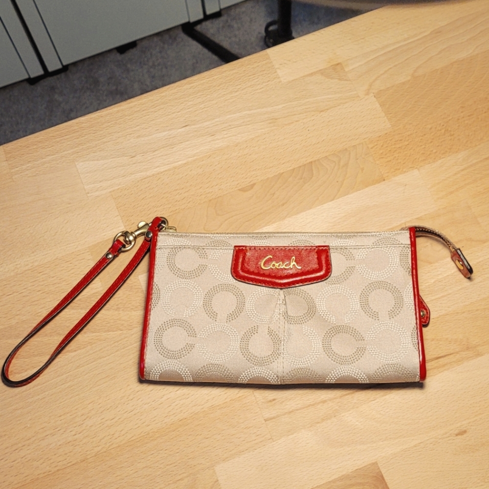 Coach wallet wristlet khaki print, cherry red trim